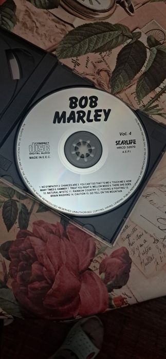 4 компактдиска на Боб Марли и The Wailers.4 компактдиска на Боб Марли