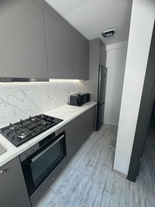 Proprietar, vând 3 camere Mobila (George Enescu) – Mobilat complet