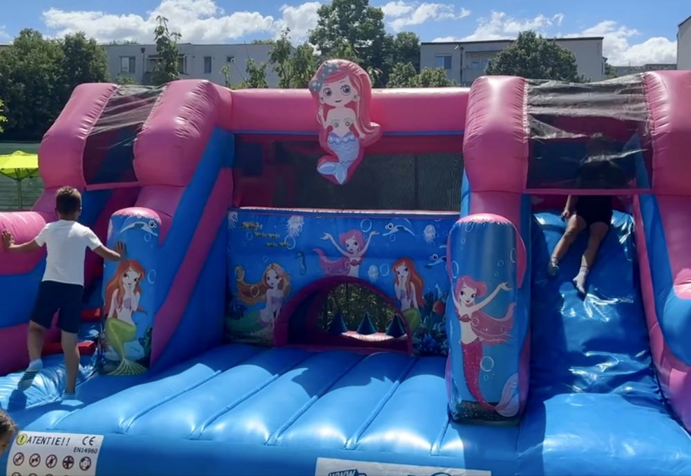 Castel gonflabil comercial cu obstacole + tobogan + pompă profesională – Stare excelentă