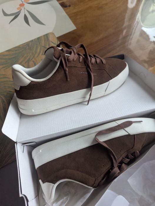 Продавам обувки/ сникърс Tommy Hilfiger 42