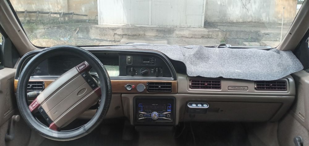 Ford Taurus Super salon