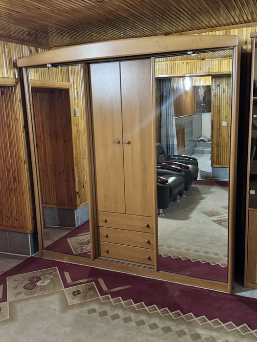 2 вместительных шкафа