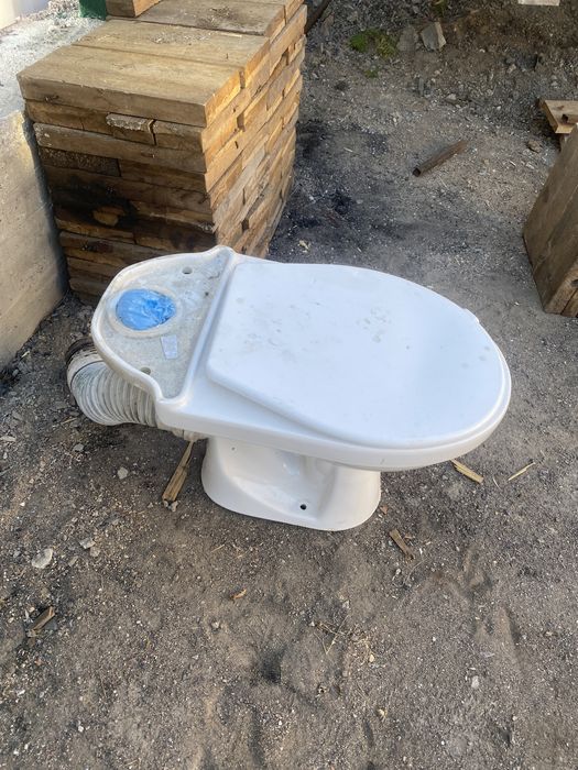Продам  унитаз в хорошем состоянии!