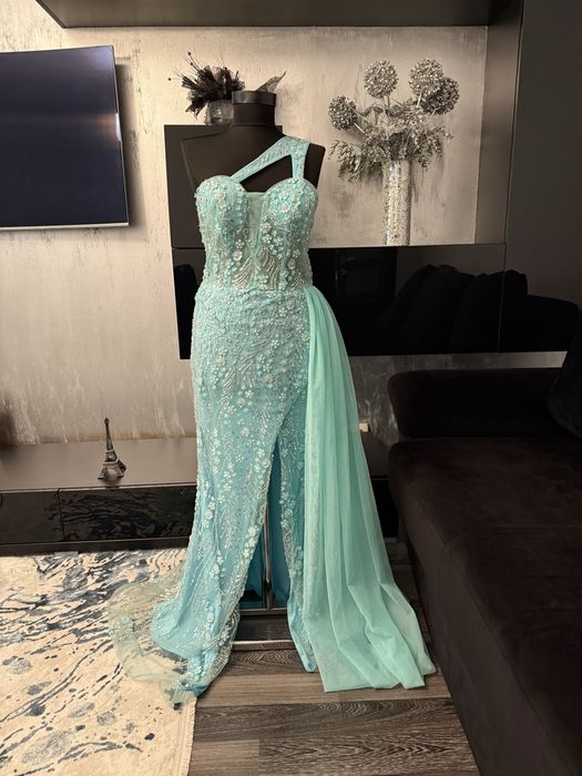 Rochie noua superba.