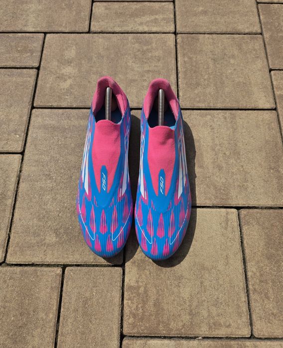 Vand ghete fotbal Adidas F50