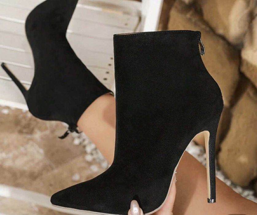 Черни боти с тънък ток