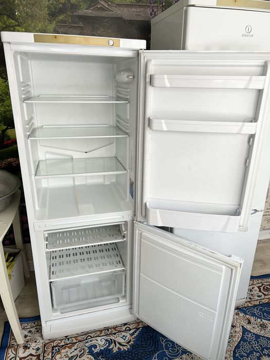 Продам Холодильник с Машинкой