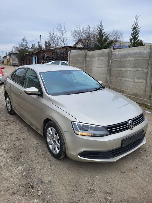 dezmembram volkswagen jetta 2014 bara fata/capota/ aripa / trager / fa
