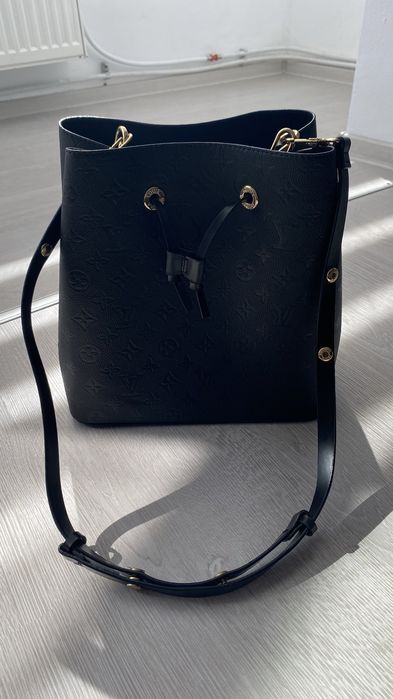 Louis Vuitton NéoNoè leather handbag