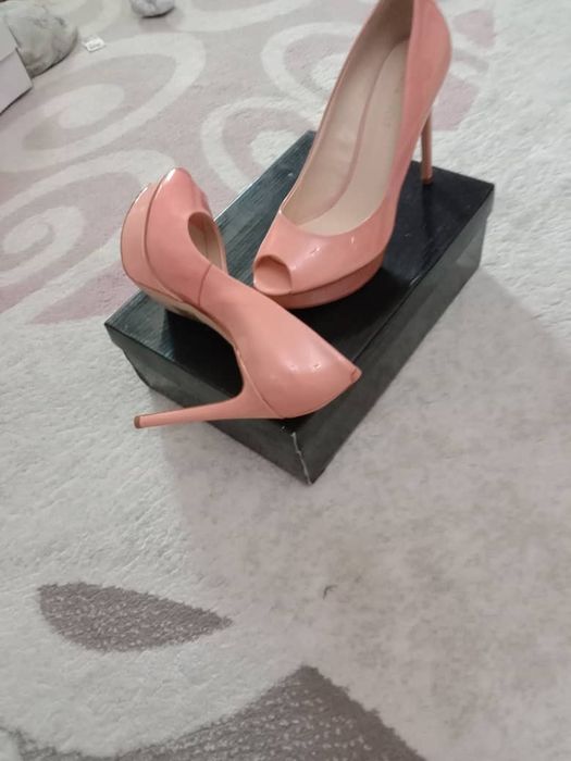 Продаю новые туфли