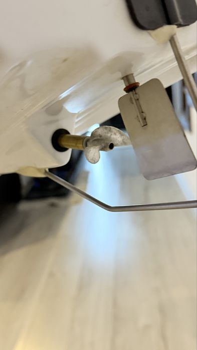 Vand navomodel, cu sonar si autopilot, pentru pescuit plantat