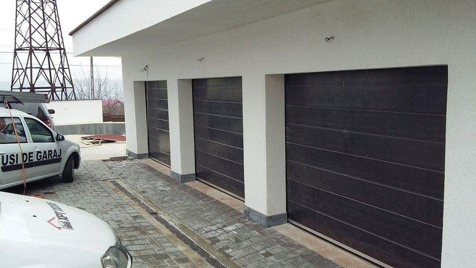 Usa de garaj 3000/2000 izolata cu automatizare, transport si montaj