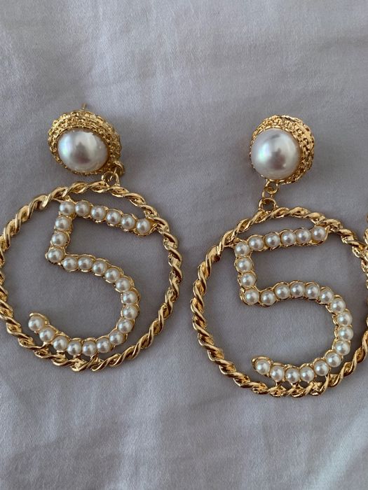 Обици Chanel, Versace
