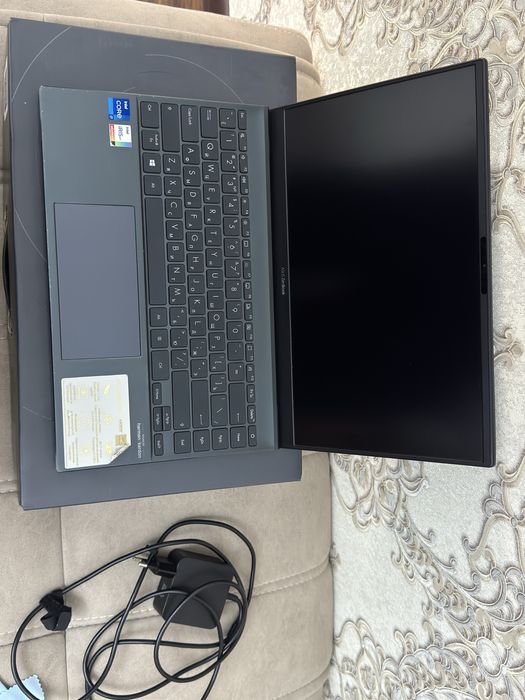 Asus Zenbook i7 ux425e