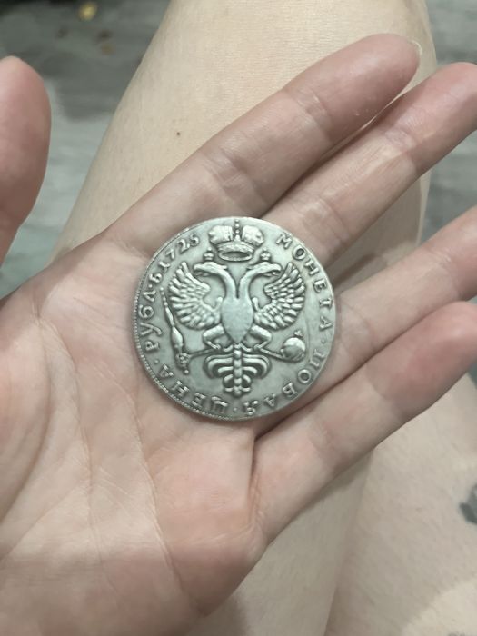 Продам монету старую петр 1
