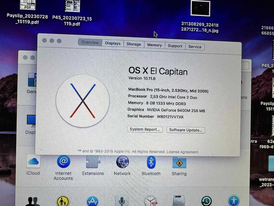 лаптоп macbook цвят сив