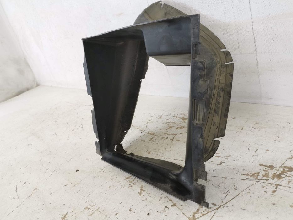 Ауди Q7 / Audi Q7 [ - ] Оригинален Въздушен Дефлектор В Добро Състояни