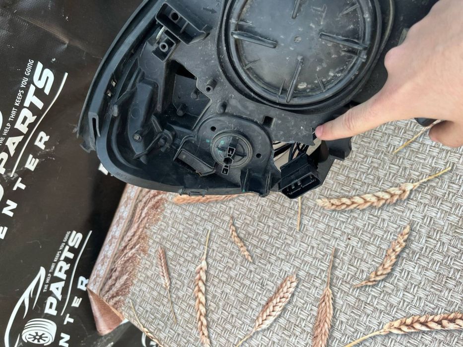 Far stanga BMW Seria 2 F46 Grantourer F45 HALOGEN