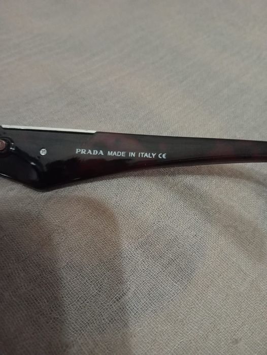 Продам женские оригинальные очки Prada.