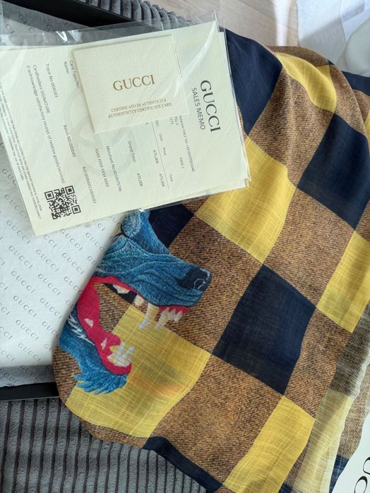 Шалове на gucci - 3 броя с различна шарка, всеки по 25 евро