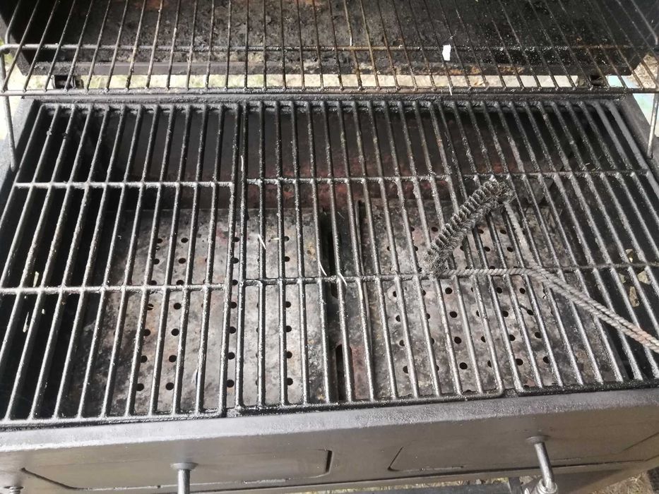 Grătar mare cu grilaj de fonta, cu focar reglabil pe inaltime