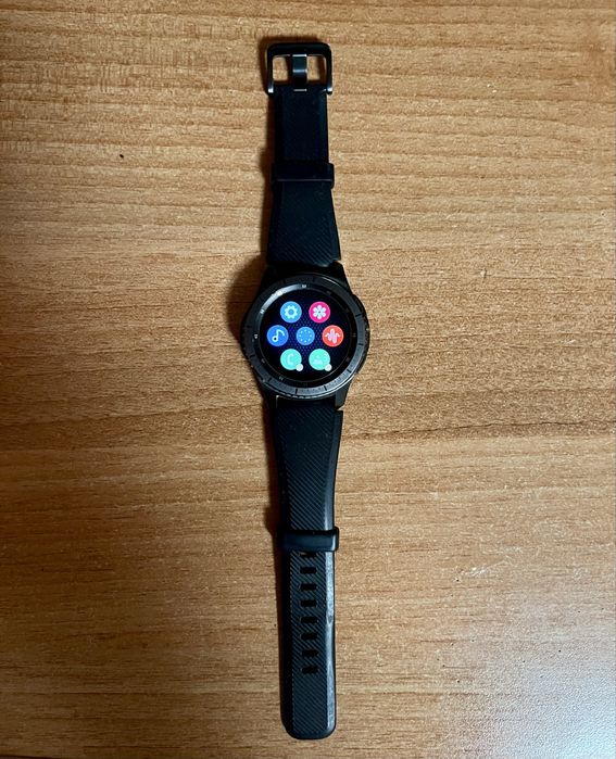 samsung gear s3 frontier - в идельном состоянии