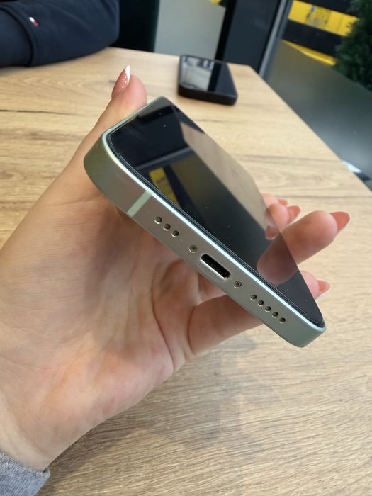 iPhone 12 foarte bun