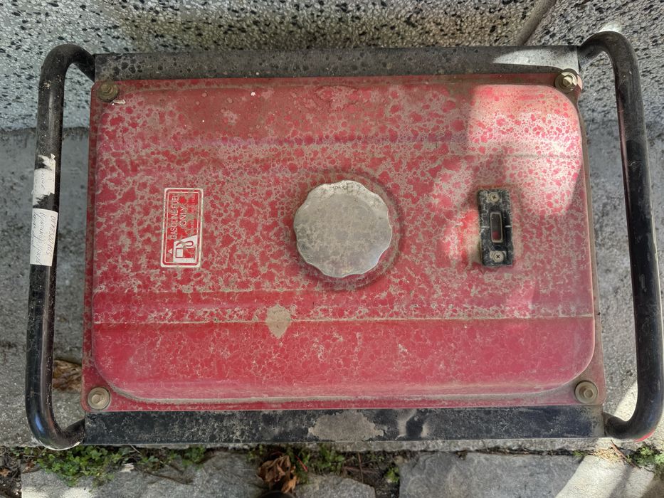 Бензинов генератор