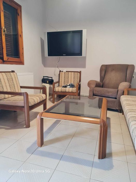 Продава три чудесни апартамента по 55 м2 в прекрасно оформен двор 400 м2 в Аспровалта, Гърция