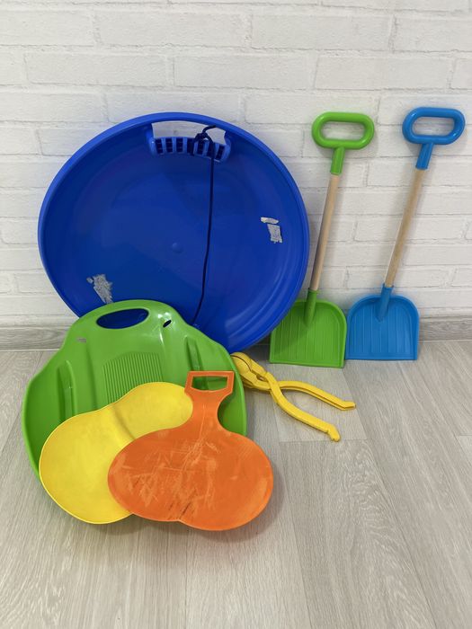 Продам игрушки детские для снега