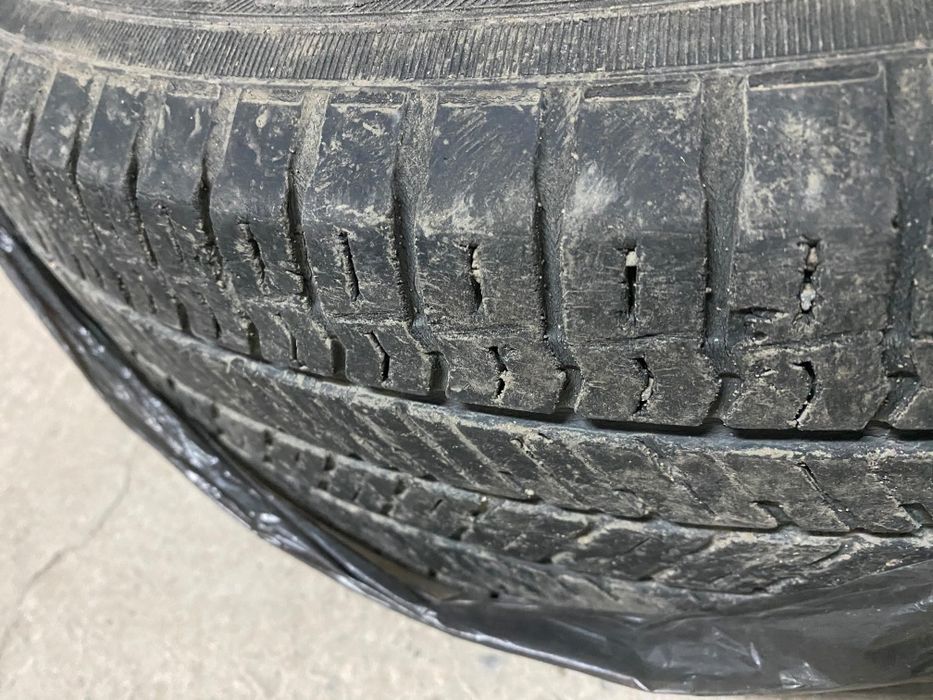 Продам летние шины на Rav4