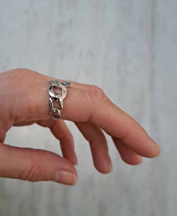 Нов регулиращ се пръстен с кристали.