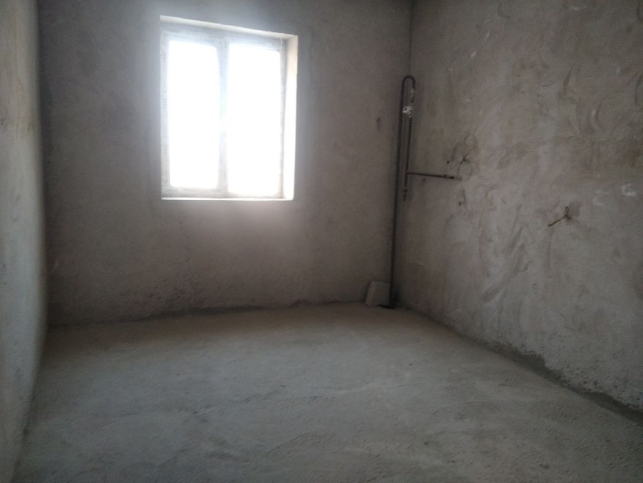 Kvartira sotiladi 2 xonalik 80 kvm