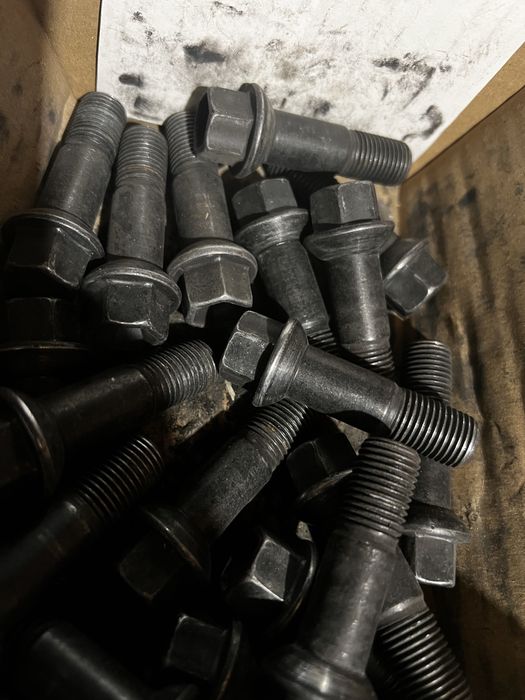 Болты на мерседес