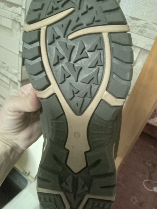 Продам зимние кроссовки