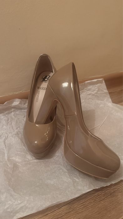 Продам лакированные туфельки