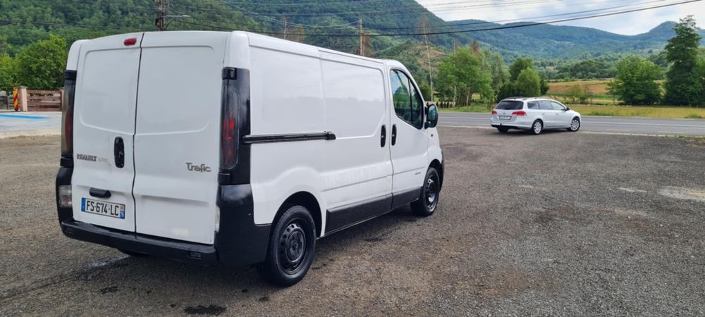 Renault Trafic 1,9 Diesel Accept Variante  să  dau eu diferență mai pt Audi 2010  în sus