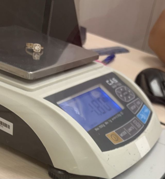 Продам золотое кольцо , серьги