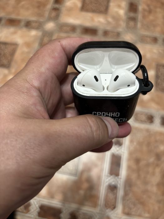 Продам наушники Airpods