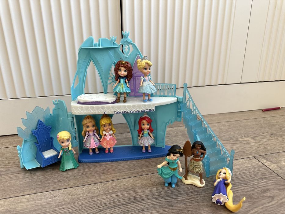 Замок Ельзы и куклы Disney