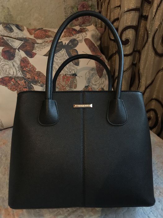 срочно продам женскую сумку цена 9000 тг