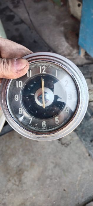 Продам оригинальные часы от ГАЗ-21 Волга + часы от Победы