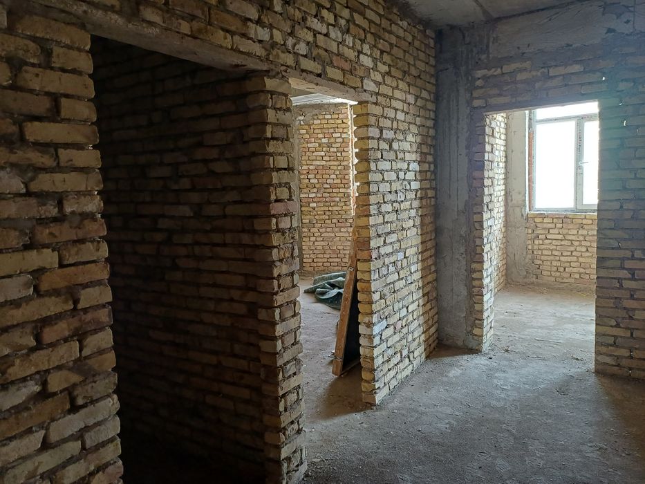 3 xonalin Kvartira sotiladi