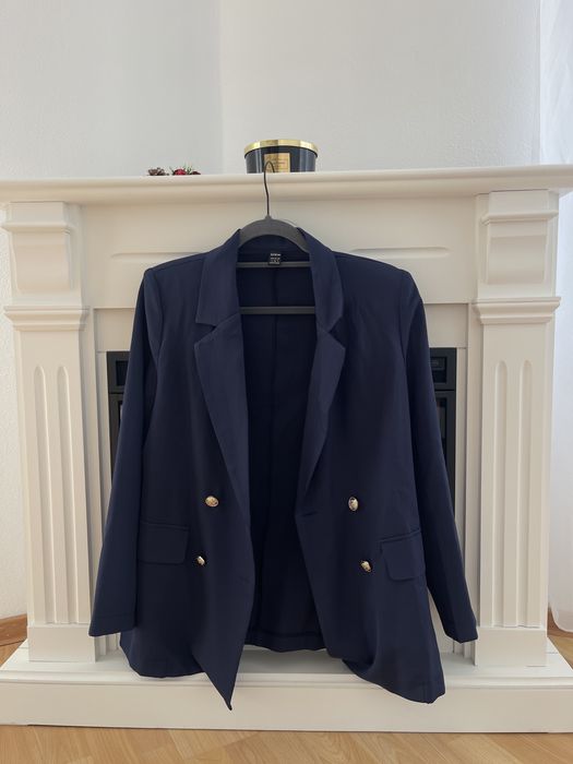 Sacou cu nasturi aurii