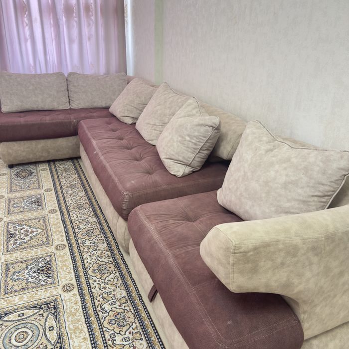 Продается большой угловой диван.