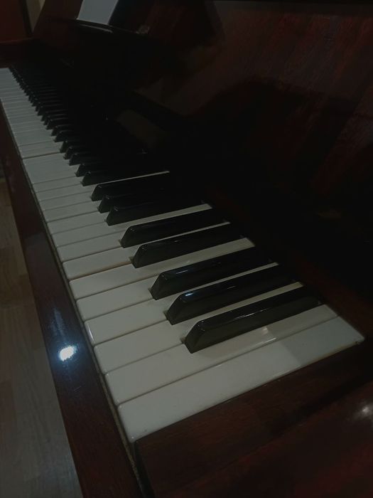 Продаю пианино "Беларусь" (СССР)