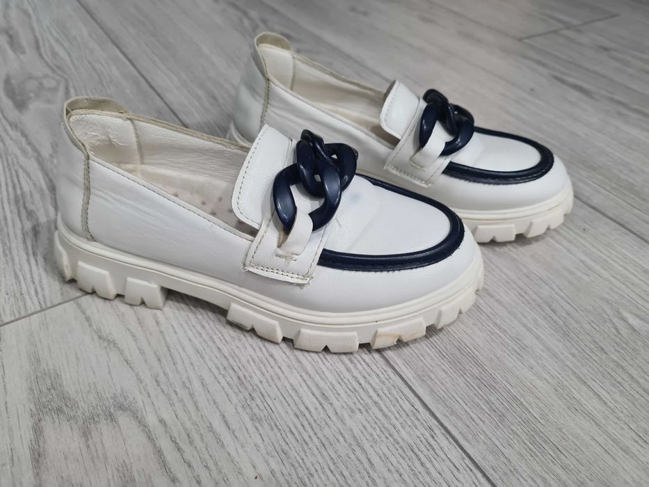 Продам обувь для девочки