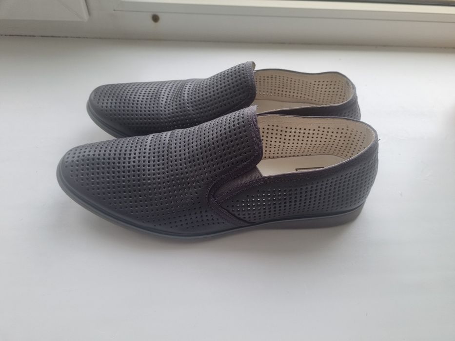 Продам мужскую обувь.