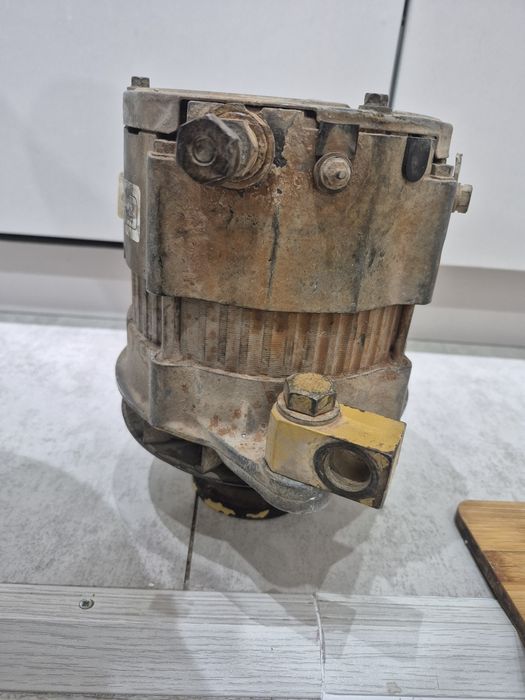 Генератор катапиллер.24 в.