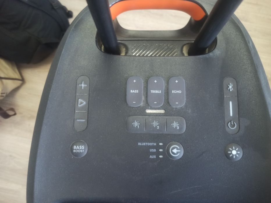 Продам мощную колонку jbl 310